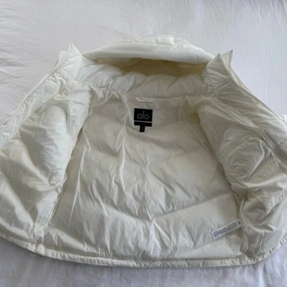 Alo Yoga Glacier Puffer Color White - Picture 5 of 7